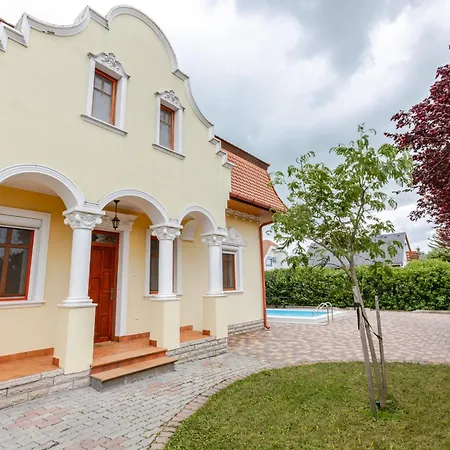 Golden Bridge Deluxe - 4br, Terrace, Bar, Privat Pool, Grill Villa Balatonfured