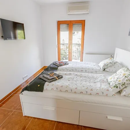 Golden Bridge Deluxe - 4br, Terrace, Bar, Privat Pool, Grill, Pet Friendly Балатонфюред