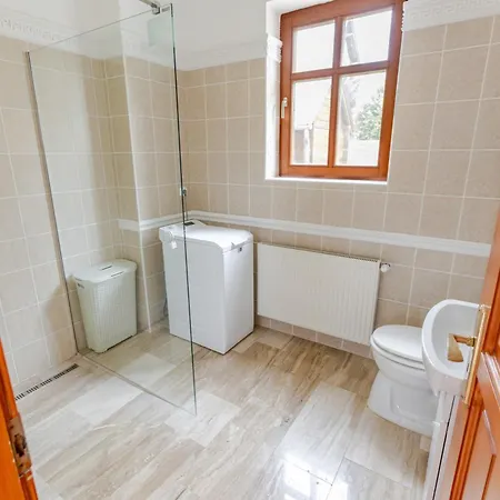 Golden Bridge Deluxe - 4br, Terrace, Bar, Privat Pool, Grill, Pet Friendly