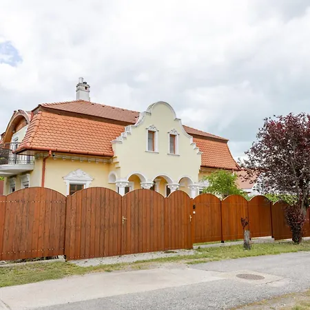 Villa Golden Bridge Deluxe - 4br, Terrace, Bar, Privat Pool, Grill *