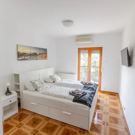 Golden Bridge Deluxe - 4br, Terrace, Bar, Privat Pool, Grill, Pet Friendly Balatonfured