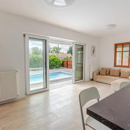 Golden Bridge Deluxe - 4br, Terrace, Bar, Privat Pool, Grill, Pet Friendly *