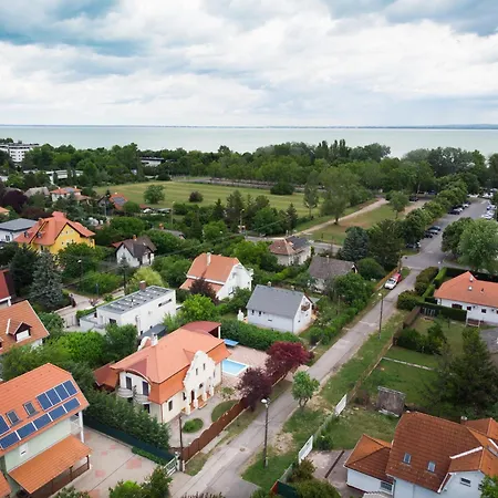 Golden Bridge Deluxe - 4br, Terrace, Bar, Privat Pool, Grill, Pet Friendly Villa Balatonfured
