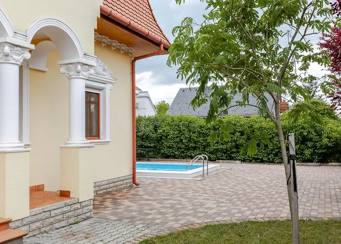 Villa Golden Bridge Deluxe - 4br, Terrace, Bar, Privat Pool, Grill Balatonfured