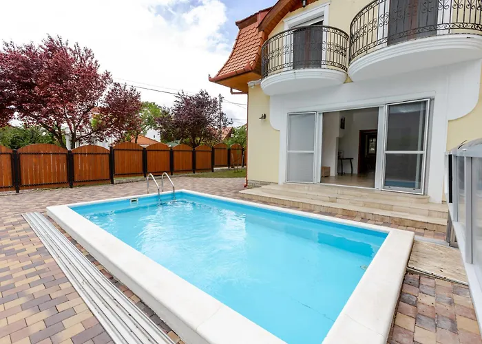 Golden Bridge Deluxe - 4br, Terrace, Bar, Privat Pool, Grill * Balatonfüred